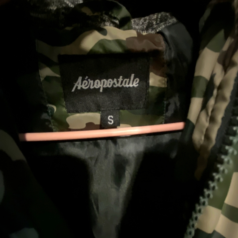 Aeropostale Camouflage Jacket with Gray Sleeves - Picture 3 of 3